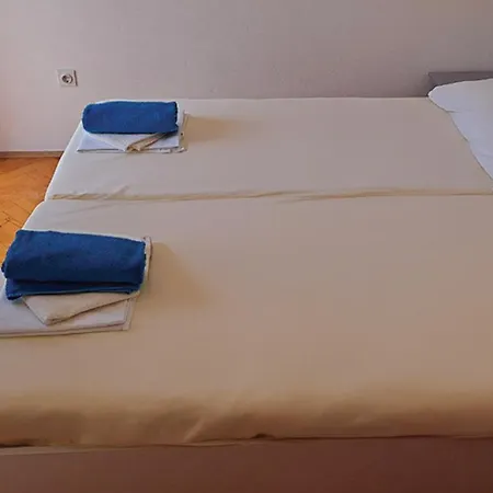 Apartment Pansion Palme Drvenik (Split-Dalmatia)