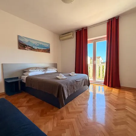 Apartment Pansion Palme Drvenik (Split-Dalmatia)